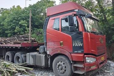 二手一汽解放 新J6P重卡 领航标载版 南方款 550马力 6X4牵引车(国五) 双驱 一汽二手牵引车 黄牌