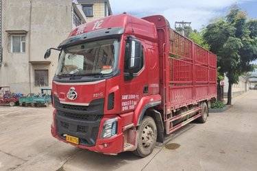 二手东风柳汽 乘龙H5 270马力 4X2 6.2米仓栅式载货车(国六) 单桥 玉柴二手载货车 黄牌图片