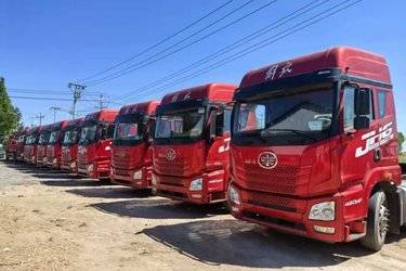 二手青岛解放 JH6⁺重卡 生活舱版 500马力 6X4 AMT牵引车(国五) 双驱 潍柴二手牵引车 黄牌图片