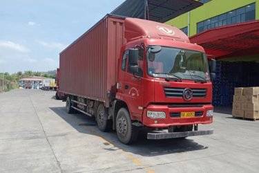 二手东风华神 御龙 210马力 6X2 9.6米翼开启厢式载货车(国五) 前四后四 东风康明斯二手载货车 黄牌图片