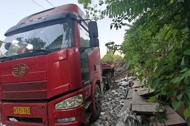 二手一汽解放 新J6P重卡 领航标载版 南方款 550马力 6X4牵引车(国五) 双驱 中国重汽二手牵引车 黄牌
