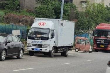 二手东风 多利卡D6 115马力 4.17米单排厢式轻卡底盘(国五) 单桥 全柴二手载货车 蓝牌图片