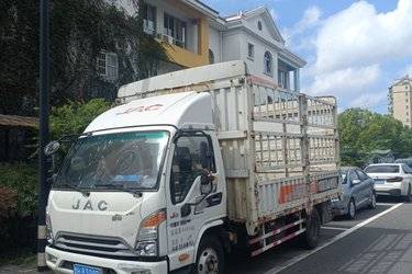 二手江淮 康铃J6 163马力 4.18米单排仓栅式轻卡(国六) 单桥 安徽康明斯二手载货车 蓝牌图片