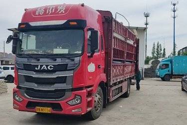 二手江淮 格尔发A5XⅢ中卡 240马力 4X2 6.8米仓栅式载货车(法士特8挡)(国五) 单桥 潍柴二手载货车 黄牌图片
