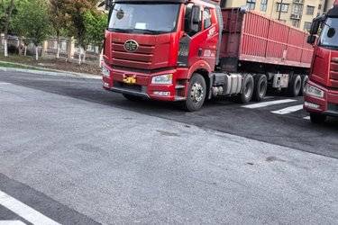 二手一汽解放 新J6P重卡 领航版 北方款 2020款 550马力 6X4牵引车(国五) 双驱 锡柴二手牵引车 黄牌图片