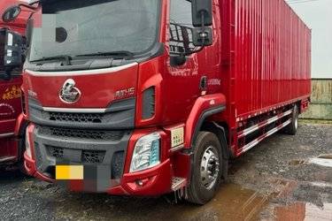 二手东风柳汽 乘龙H5中卡 240马力 6X2 9.6米厢式载货车(国五) 前四后四 玉柴二手载货车 黄牌图片
