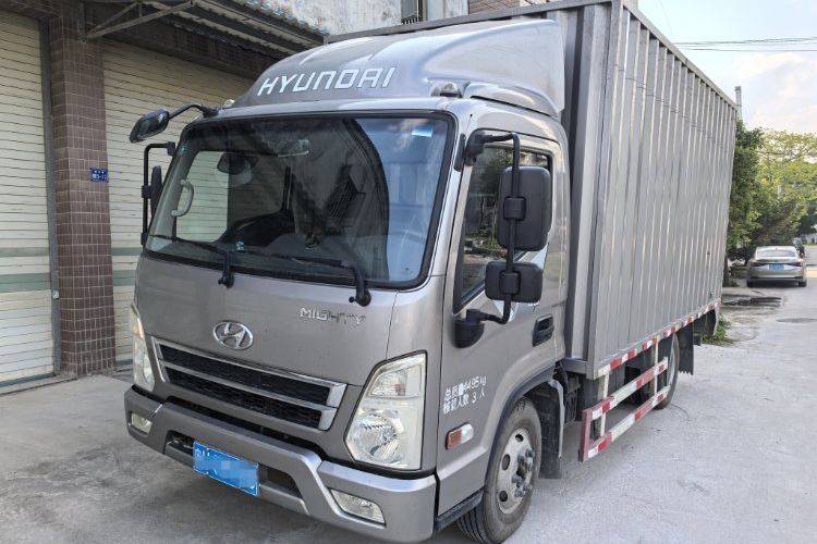 二手现代商用车 129马力 载货车