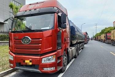二手一汽解放 J6P重卡 质惠版2.0⁺ 460马力 6X4 牵引车(国五) 双驱 锡柴二手牵引车 黄牌图片