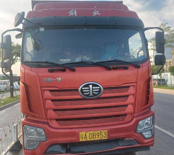 二手一汽解放 260马力 载货车
