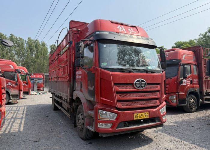 二手一汽解放 240马力 载货车