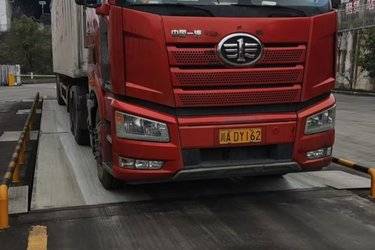 二手一汽解放 J6P重卡 460马力 6X4 牵引车(国五) 双驱 锡柴二手牵引车 黄牌图片