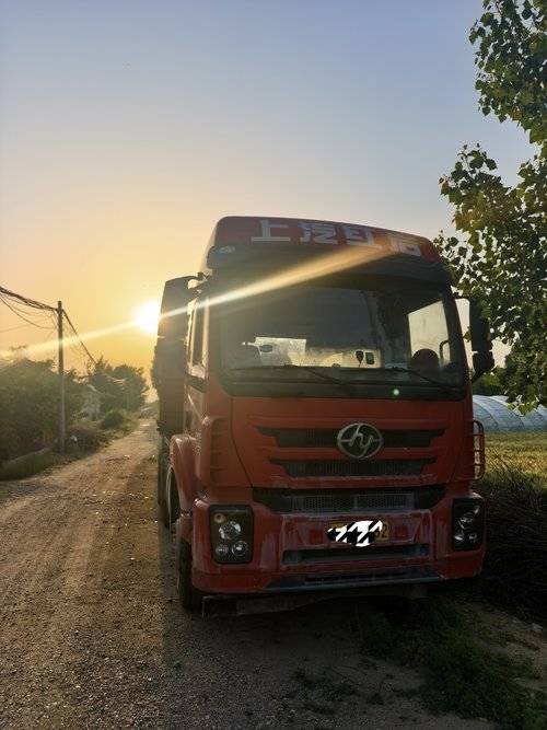 上汽红岩 390马力 牵引车