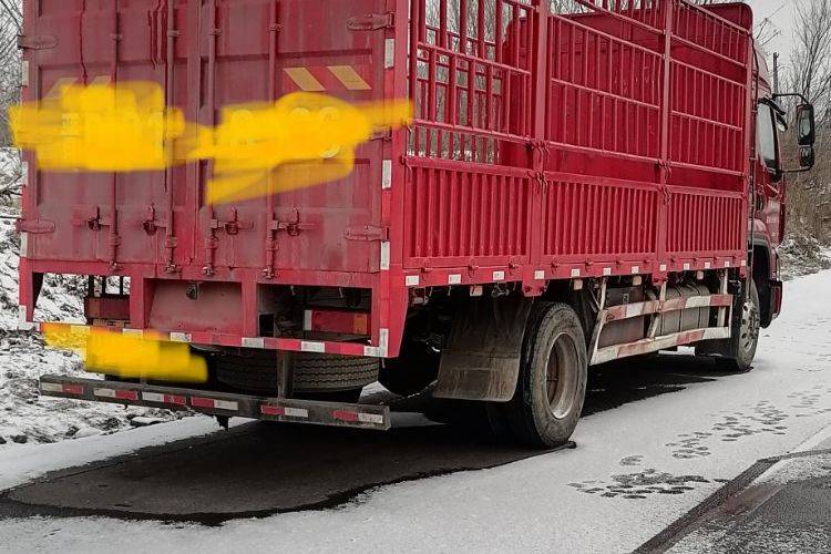 二手东风柳汽乘龙 240马力 载货车