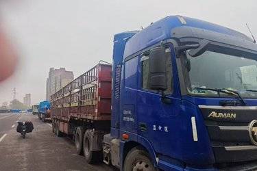 二手福田 欧曼GTL 6系重卡 430马力 6X4牵引车(带取力器)(国五) 双驱 潍柴二手牵引车 黄牌图片