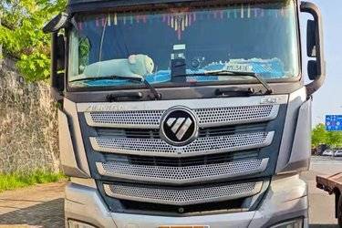 二手福田 欧曼EST 6系重卡 560马力 6X4 AMT自动挡牵引车(国五) 双驱 福田康明斯二手牵引车 黄牌图片