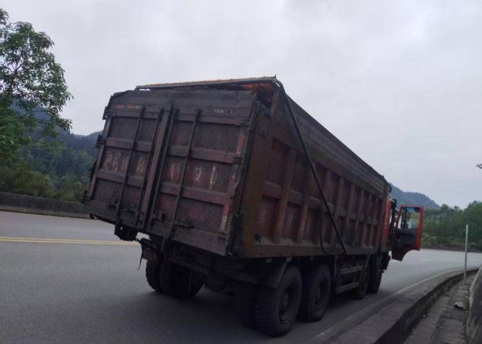 二手上汽红岩 390马力 自卸车