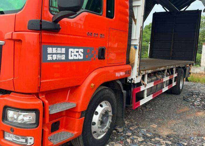 二手重汽汕德卡 270马力 载货车