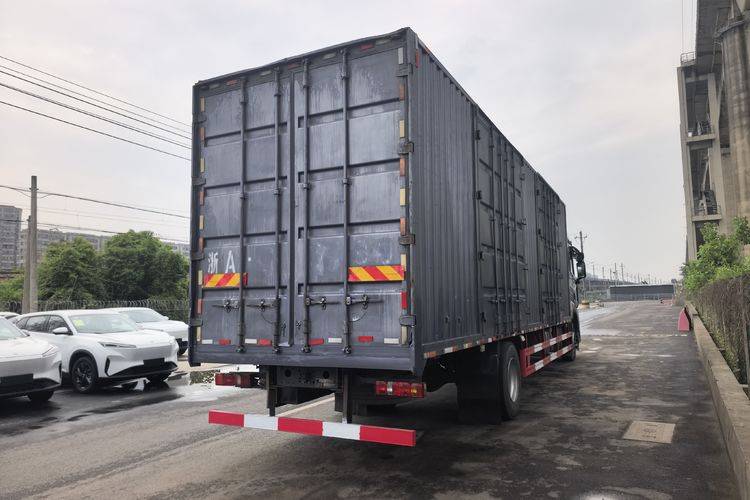 二手重汽豪沃(HOWO) 290马力 载货车
