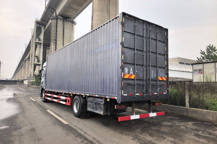 二手重汽豪沃(HOWO) 290马力 载货车