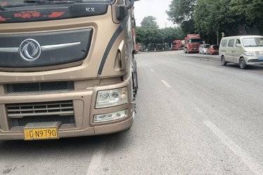 二手东风商用车 天龙旗舰KX 2018款 560马力 6X4牵引车(国五) 双驱 东风康明斯二手牵引车 黄牌