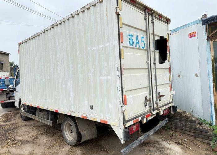二手上汽轻卡(原上汽跃进) 133马力 载货车