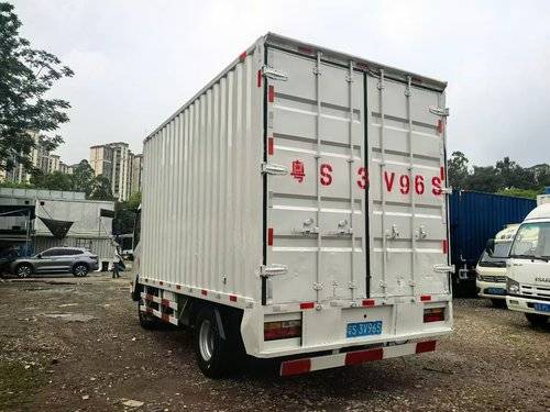 大运轻卡 116马力 载货车