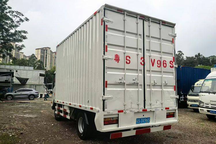 大运轻卡 116马力 载货车