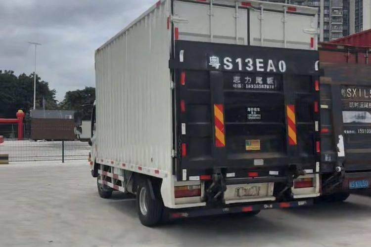 大运轻卡 116马力 载货车