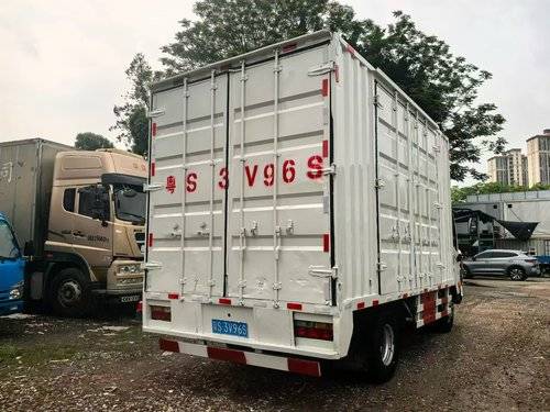 大运轻卡 116马力 载货车