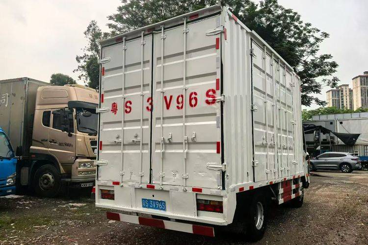 大运轻卡 116马力 载货车