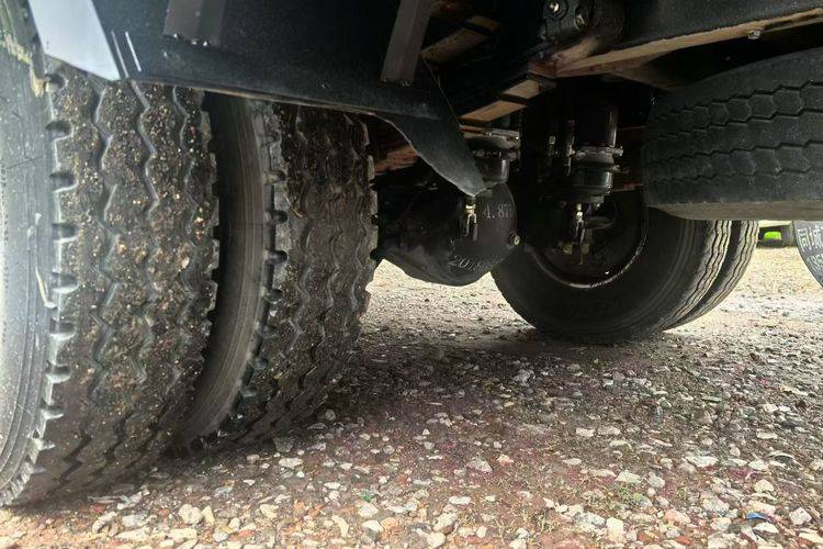 大运轻卡 116马力 载货车