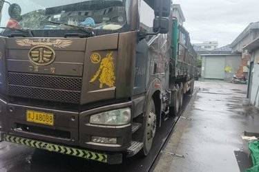 二手一汽解放 J6P重卡 领航版 460马力 6X4牵引车(国五) 双驱 潍柴二手牵引车 黄牌图片