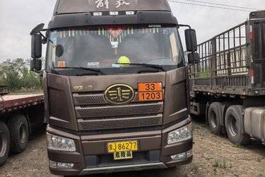 二手一汽解放 J6P 领航版 620马力 6X4 牵引车(带液缓)(国六) 双驱 锡柴二手牵引车 黄牌图片