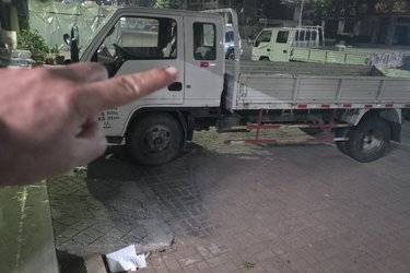 二手江铃 新顺达 109马力 3.8米排半仓栅式轻卡(国四) 单桥 江铃二手载货车 蓝牌图片