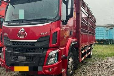 二手东风柳汽 乘龙H5 290马力 4X2 6.8米仓栅式载货车(国六) 单桥 玉柴二手载货车 黄牌