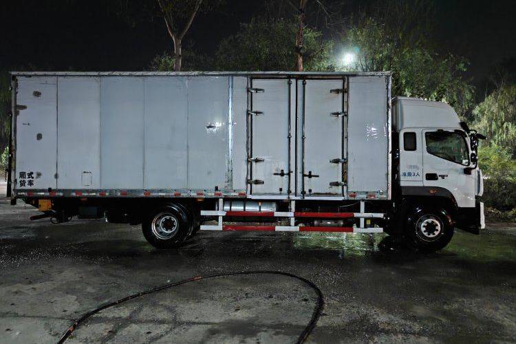 二手福田欧航 220马力 载货车