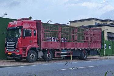 二手江淮 格尔发K5W重卡 290马力 6X2 9.6米仓栅式载货车(国五) 前四后四 一汽解放二手载货车 黄牌