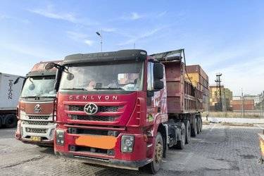 二手上汽红岩 杰狮M500重卡 480马力 6X4牵引车(国五) 双驱 上柴二手牵引车 黄牌图片