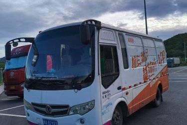 二手东风股份 莲花 140马力 封闭厢式货车(国六)二手封闭货车后驱图片