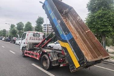 二手东风 多利卡D6-S 115马力 4X2 3.37米双排自卸车(国五) 单桥 玉柴二手自卸车 蓝牌