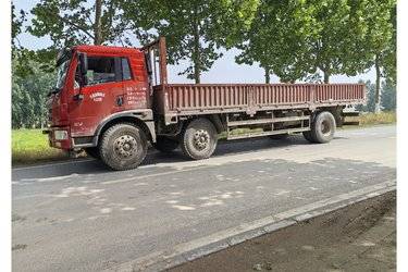 二手青岛解放 龙V中卡 220马力 6X2 7.7米栏板载货车(国五) 前四后四 锡柴二手载货车 黄牌图片