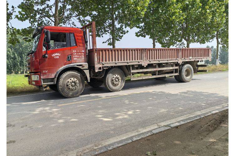 二手青岛解放 220马力 载货车