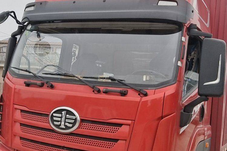 二手青岛解放 260马力 载货车
