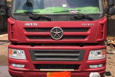 二手大运 新N8E重卡 钜赢版 460马力 6X4 LNG牵引车(国六) 双驱 潍柴二手牵引车 黄牌图片