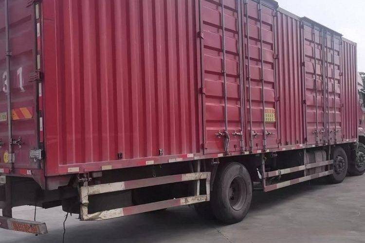 二手东风柳汽乘龙 240马力 载货车