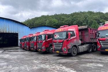 二手大运 V7重卡 460马力 6X4牵引车(国六) 双驱 潍柴二手牵引车 黄牌图片