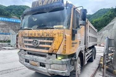 二手上汽红岩 新金刚M500 重载版 350马力 6X4 5.8米自卸车(国五) 后八轮 上柴二手自卸车 黄牌图片