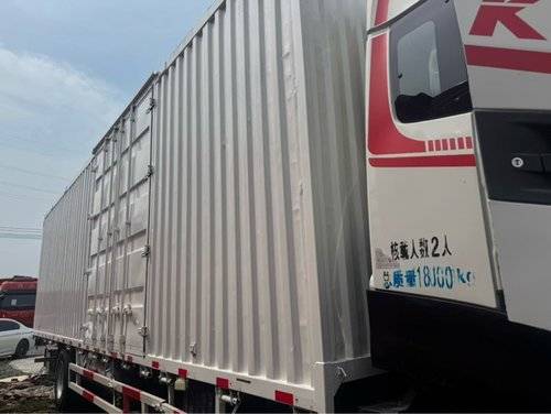 东风商用车 290马力 载货车