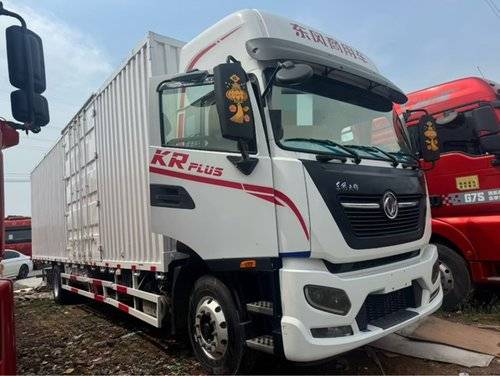 东风商用车 290马力 载货车