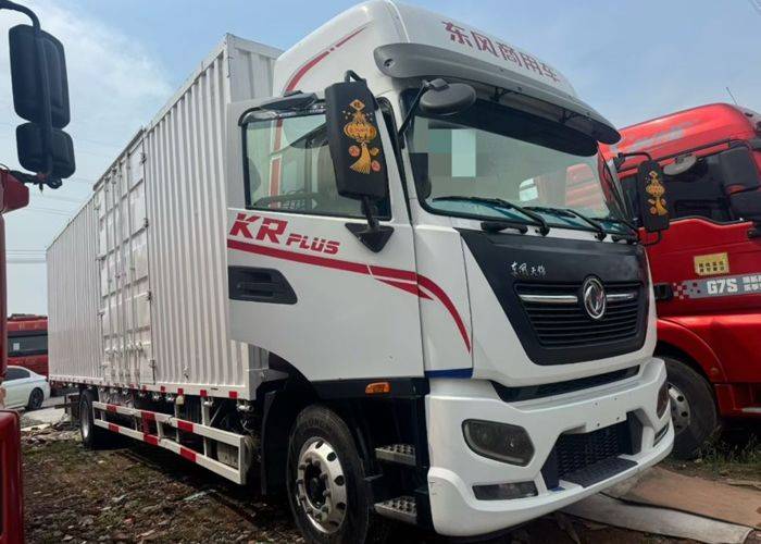 东风商用车 290马力 载货车